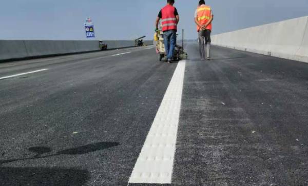 天途热熔标线项目施工现场 天途热熔标线项目施工现场