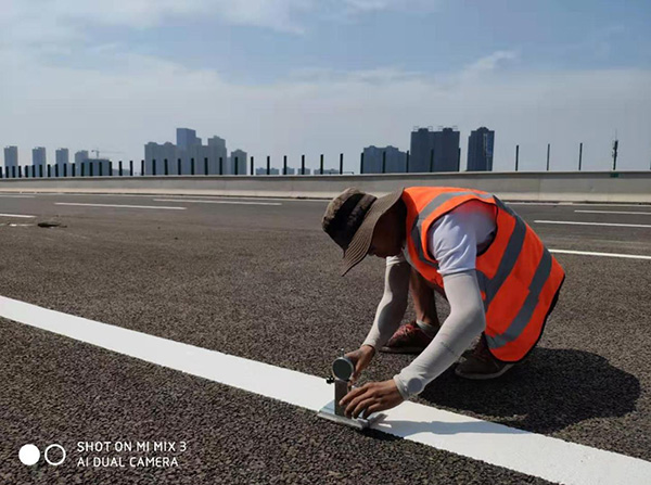 划冷喷标线什么设备好?简易高效冷喷划线机 划冷喷标线什么设备好?简易高效冷喷划线机